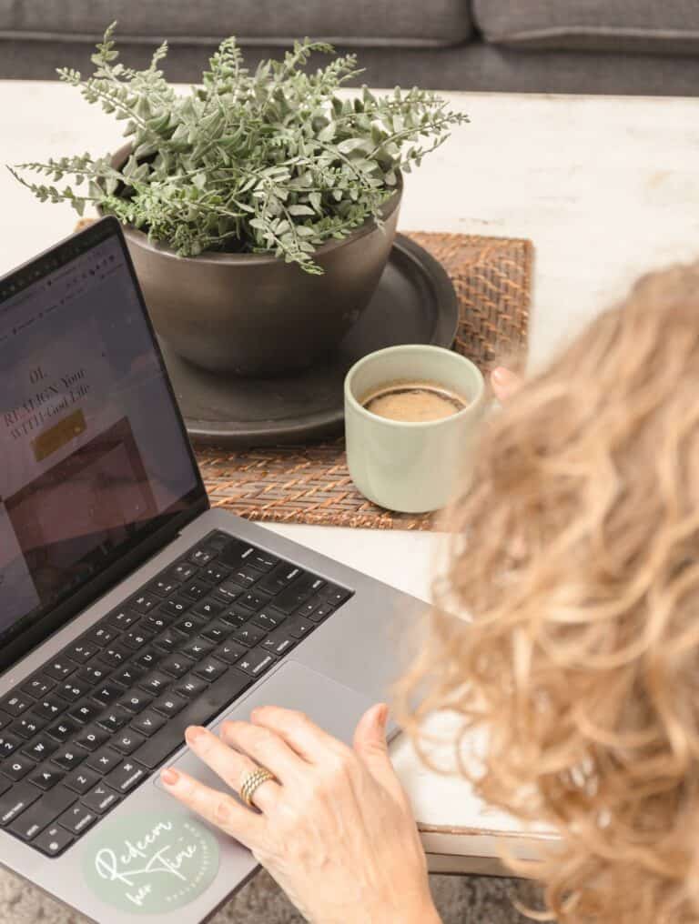 Lady on her laptop learning about how to use wisely the hours in your day.