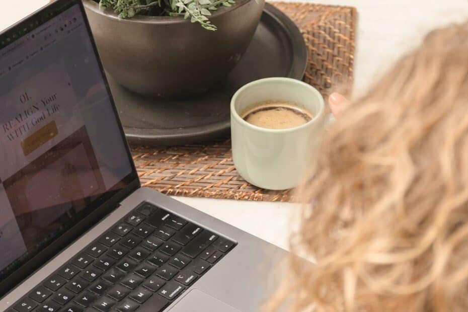 Lady on her laptop learning about how to use wisely the hours in your day.